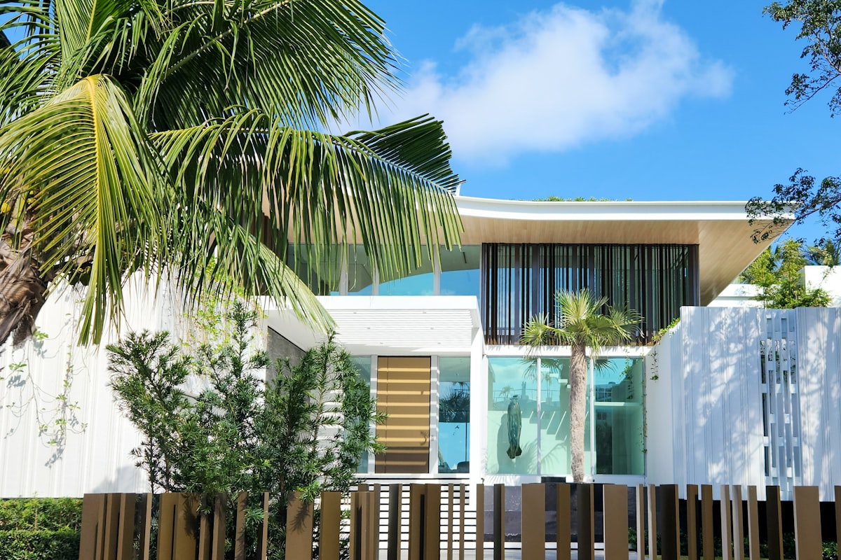 Coconut Grove Estate with Pool and Guest House